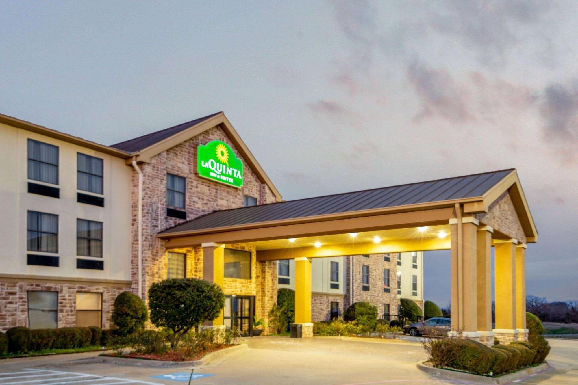La Quinta By Wyndham Denison - North Lake Texoma Exterior photo